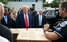 Tổng thống Trump tuần tra đường phố Washington D.C