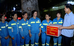 Hà Nội đẹp từ những bàn tay lao động thầm lặng