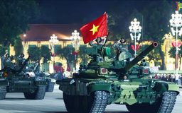 Những ‘pháo đài thép’ lăn bánh trên Quảng trường Ba Đình