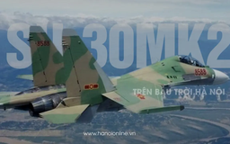'Hổ Mang Chúa' Su30-MK2 nghiêng cánh chào Thủ đô