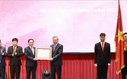 Tổng Bí thư trao Huân chương cho Bộ Ngoại giao Việt Nam