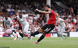 Bruno Fernandes 'bực tức' vì trọng tài không xin lỗi
