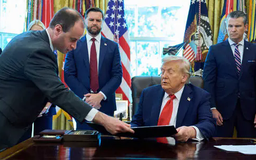 Ông Trump tuyên bố Mỹ không còn chi tiền cho Ukraine