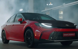 Toyota Camry có bản hybrid đặc biệt
