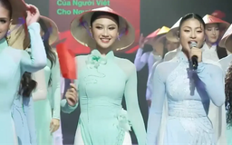 Dàn hoa hậu Miss Cosmo trình diễn áo dài mừng Quốc khánh 2/9