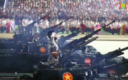 Vũ khí, khí tài hùng tráng diễu qua Ba Đình đêm 27/8