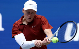 Jannik Sinner nhẹ nhàng tiến vào vòng 2