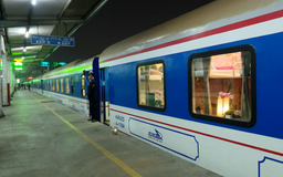 Tàu Bắc - Nam đón trả khách tại ga Giáp Bát dịp 2/9