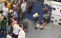 Người đàn ông rơi từ tầng 4 Aeon Mall bị thương nặng