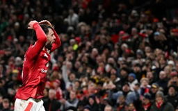 Manchester United thắng trận đầu tiên tại Ngoại hạng Anh