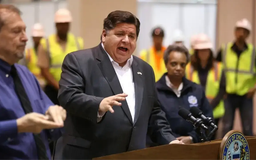 Ông Trump và Thống đốc Illinois 'khẩu chiến' vì an ninh Chicago