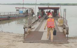 Ngăn chặn vi phạm chở hàng quá tải trên tuyến sông Hồng