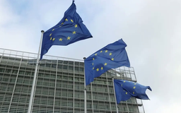 EU hoãn áp thuế trả đũa hàng hóa Mỹ trong 6 tháng