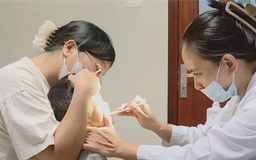 Trẻ nhập viện tăng do thời tiết nắng nóng