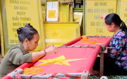 Làng Từ Vân tất bật may cờ phục vụ Quốc khánh 2/9