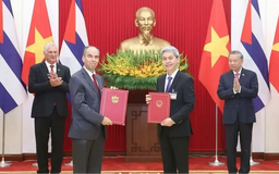 Việt Nam trao tặng 385 tỷ đồng cho Cuba