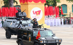Phân luồng giao thông, phục vụ lễ diễu binh, diễu hành