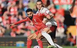 Liverpool hạ Arsenal bằng siêu phẩm sút phạt