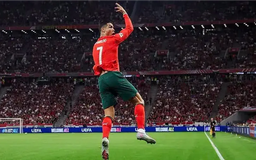 Ronaldo cân bằng kỷ lục ghi bàn tại vòng loại World Cup
