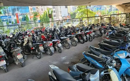 Hà Nội sẽ xóa bãi trông xe dưới gầm cầu trước 30/10