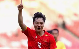Xuân Bắc chơi nổi bật trên sân Việt Trì