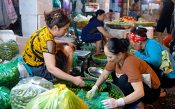 Thức cùng chợ đêm Long Biên | Hà Nội đến để yêu | 12/09/2025