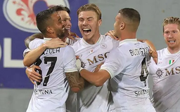 Hojlund tỏa sáng ngay trận ra mắt Napoli