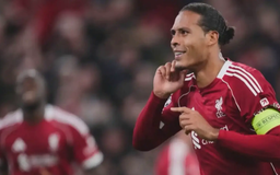 Virgil Van Dijk sánh ngang với các tiền đạo hàng đầu