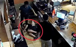 Bị hành hung sau ba lần nhắc khách không hút thuốc