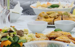 Bữa cơm mừng ngày Tết Độc lập