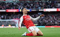 Gabriel Martinelli giúp Arsenal giữ lại một điểm