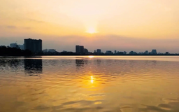 Chiều thu Hồ Tây, bức tranh lãng mạn giữa lòng đô thị