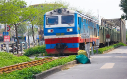 Tái diễn tình trạng vi phạm an toàn hành lang đường sắt