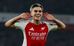 Arsenal thu hẹp khoảng cách với Liverpool