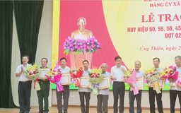 Tự hào tấm Huy hiệu Đảng trao