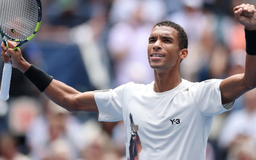 Auger-Aliassime lội ngược dòng để đi tiếp