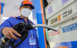 Giá xăng tăng lần thứ ba liên tiếp