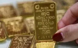 Đổ xô mua vàng khi giá vượt 134 triệu đồng/lượng