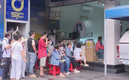 Người dân TP.HCM vẫn đổ xô đi mua vàng