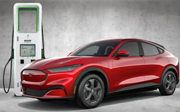Xe điện Mustang Mach-E bán chạy hơn Mustang xăng
