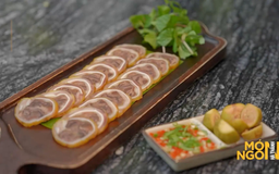 Tai heo cuộn bắp bò