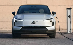 Volvo triệu hồi xe điện vì pin có thể cháy nổ