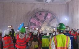 Máy đào hầm số 2 tuyến metro Nhổn đã đến ga S11