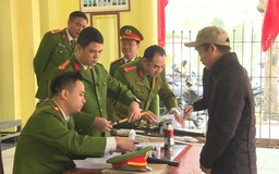 Công an Hà Nội vận động, thu hồi hơn 210 khẩu súng