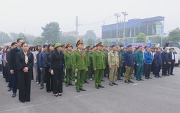 Xã Phúc Thọ ra quân giải tỏa chợ cóc, chợ tạm