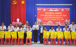Chăm lo Tết cho trẻ em nghèo vùng biên giới