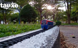 Mô hình tàu hỏa sống động dưới bàn tay nhóm bạn trẻ Việt | Bản tin Tàu và Xe | 02/01/2026