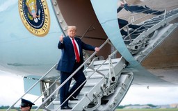 Chuyên cơ chở ông Trump tới Davos gặp sự cố kỹ thuật