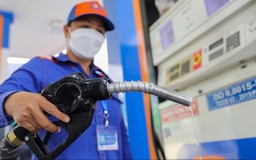 Giá xăng giảm, dầu tăng
