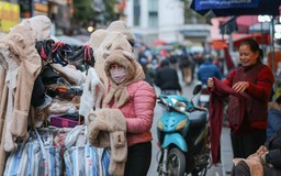 Người dân Hà Nội ứng phó đợt rét sâu nhất ngay đầu năm